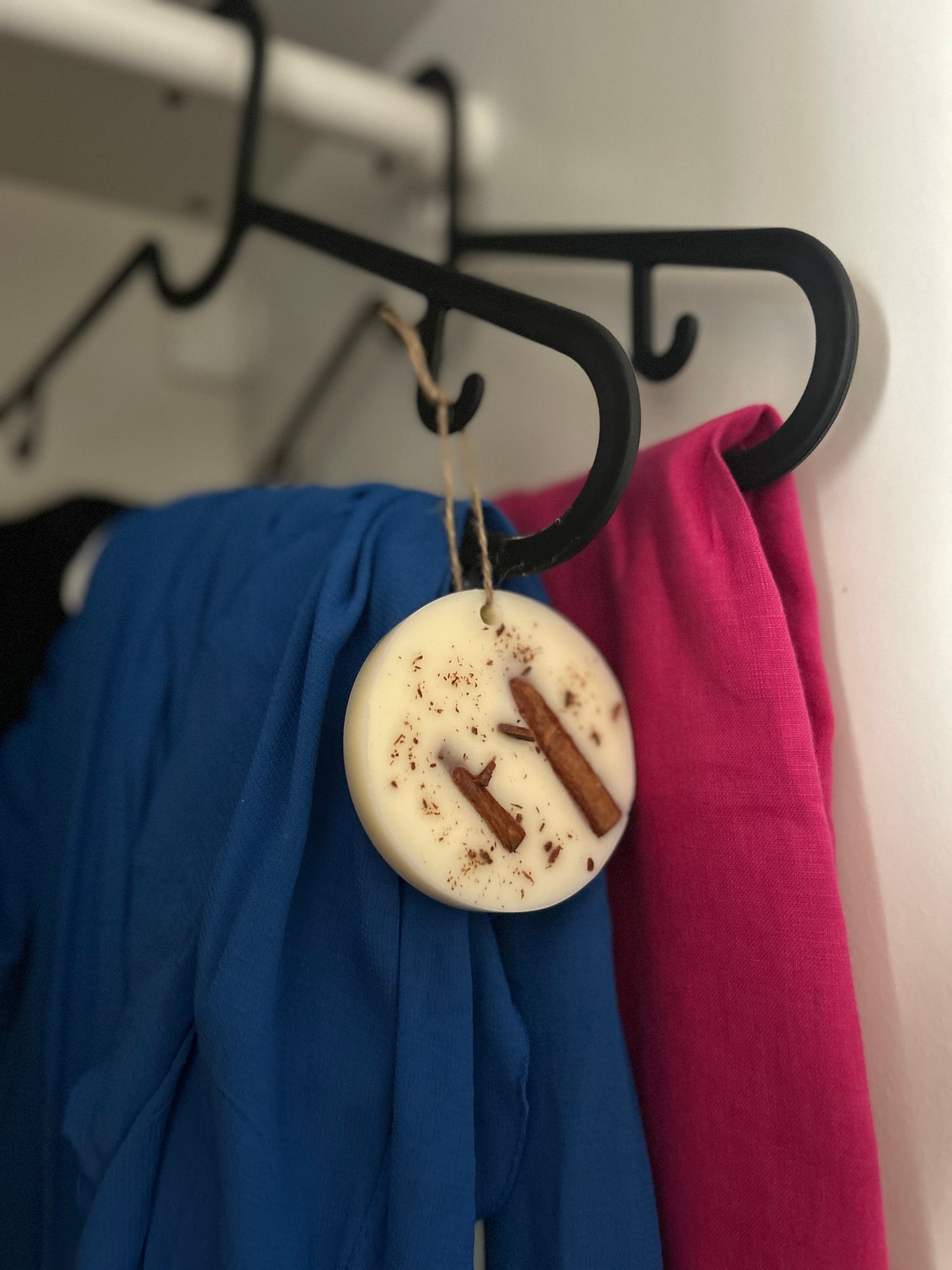 Cinnamon With French Vanilla Wardrobe Freshener Bar