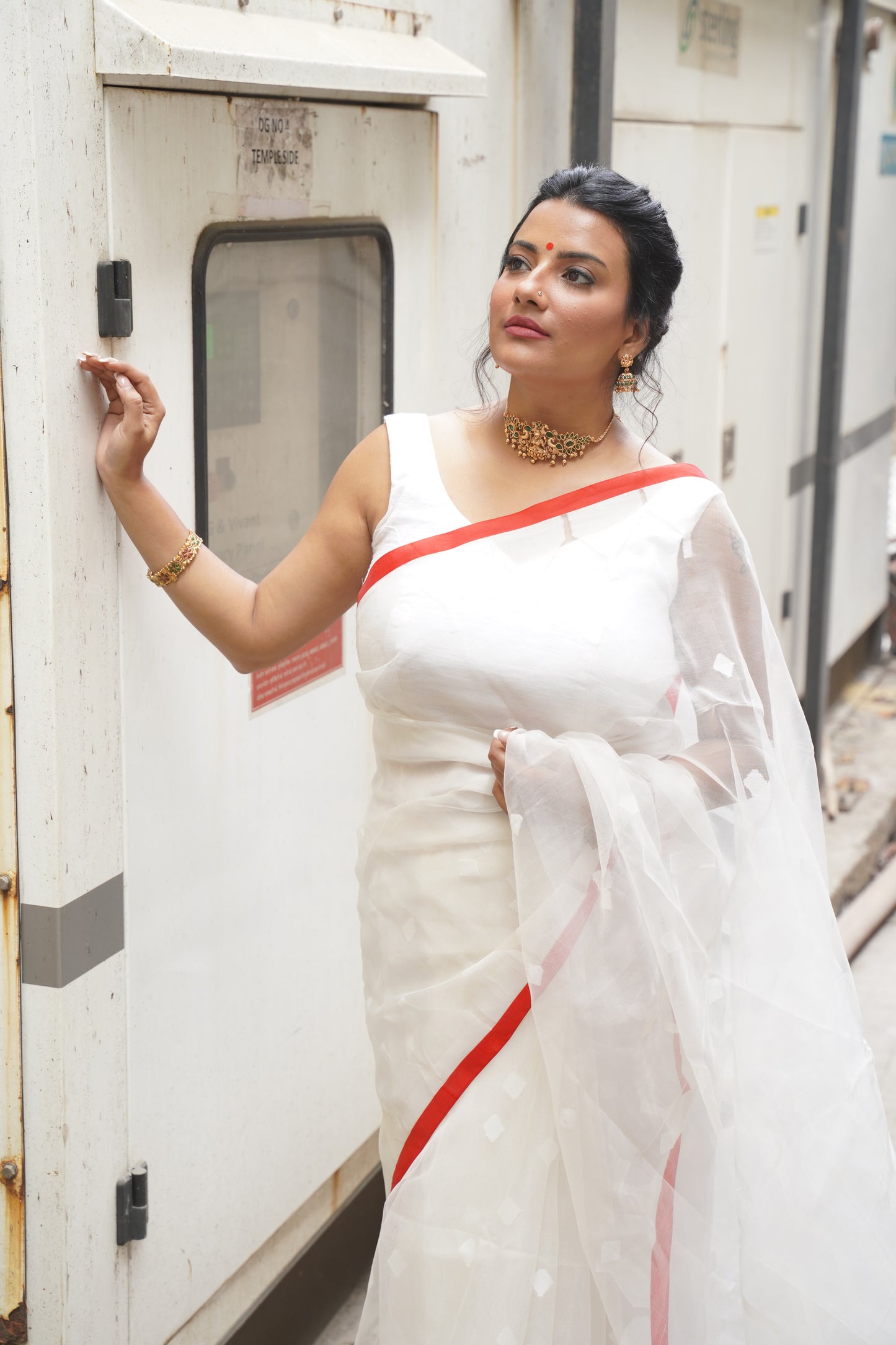 White and Red Temple Border Resham Jamdani Handwoven Saree