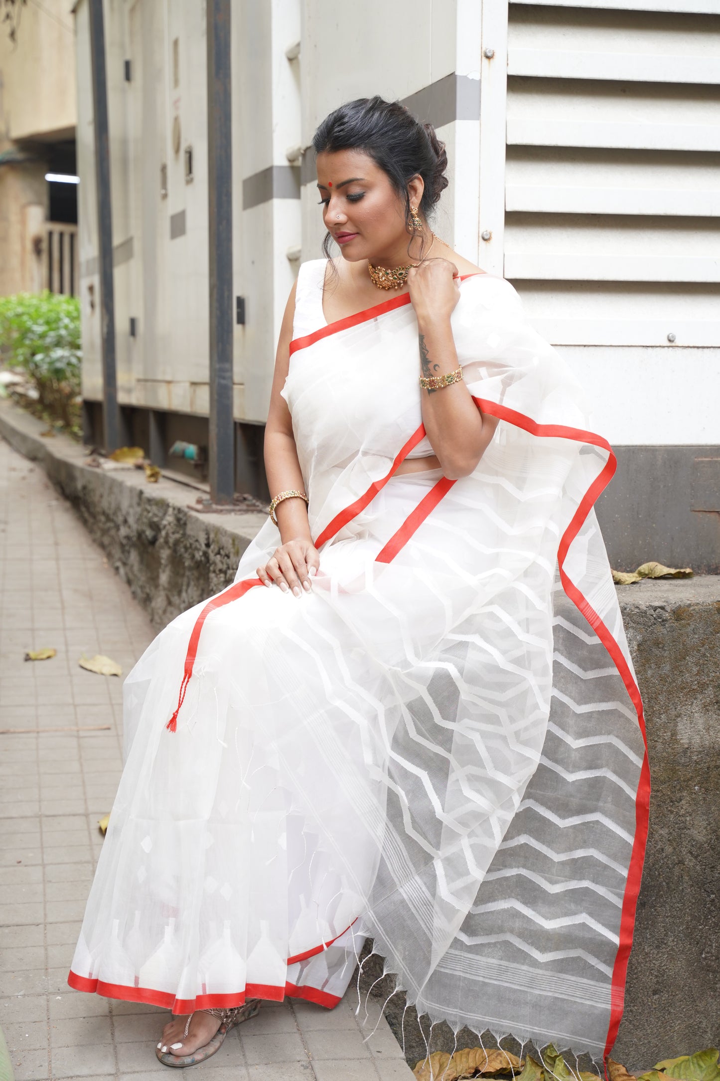 White and Red Temple Border Resham Jamdani Handwoven Saree