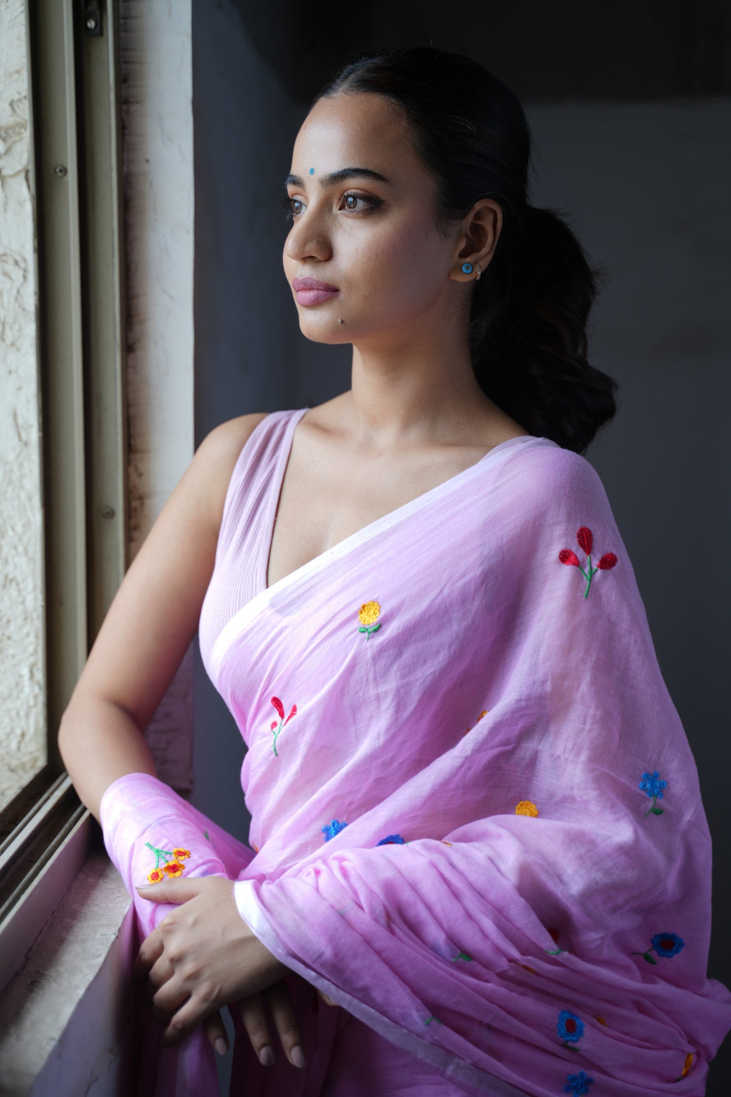 Pastel Pink Rang Birange Phool Embroidered Mul Cotton saree