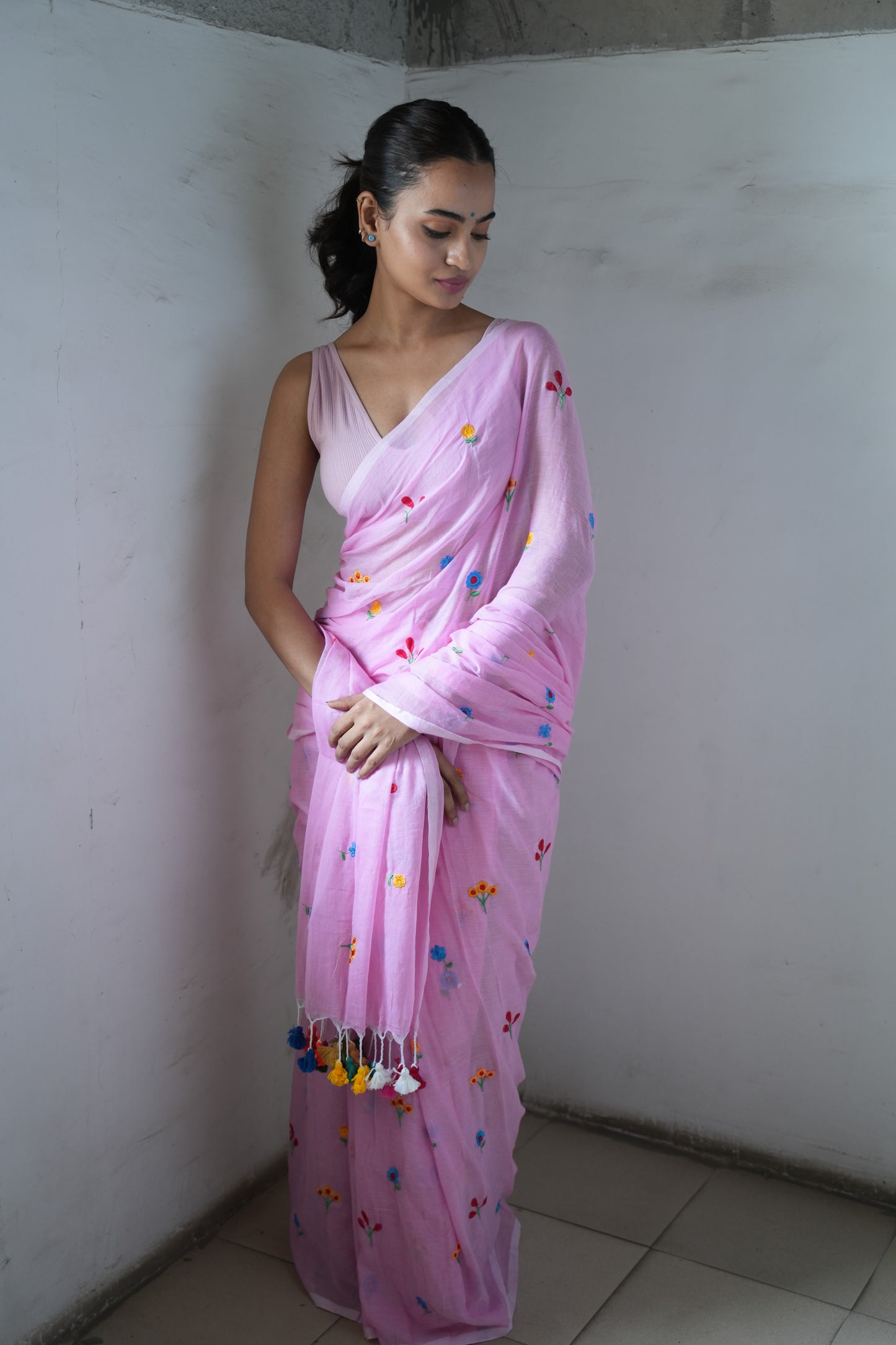 Pastel Pink Rang Birange Phool Embroidered Mul Cotton saree