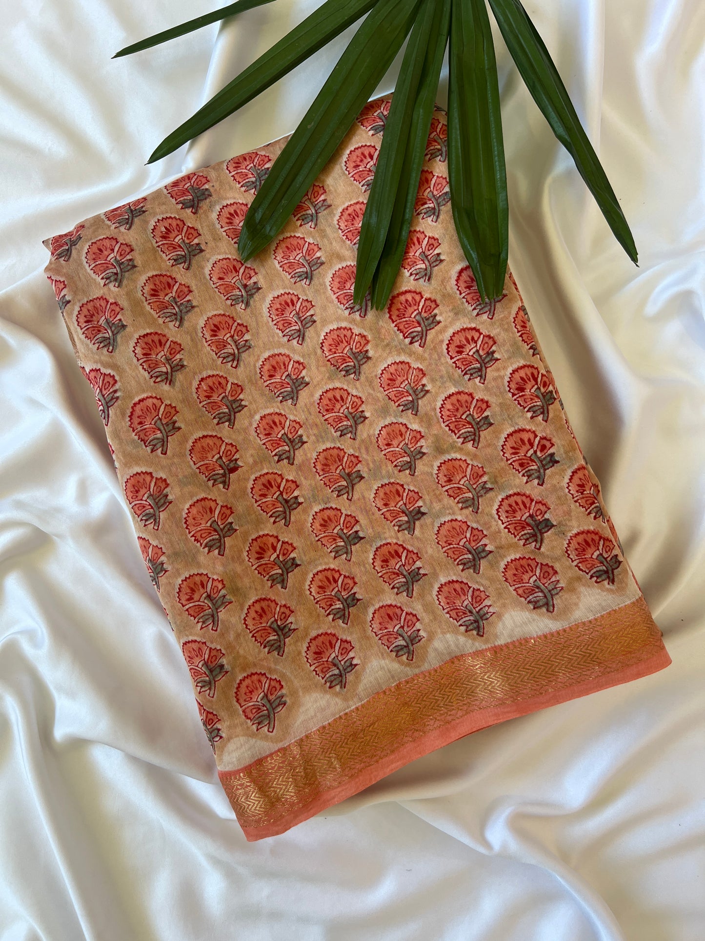 Beige and Peach Orange Maheshwari Cotton Silk Saree