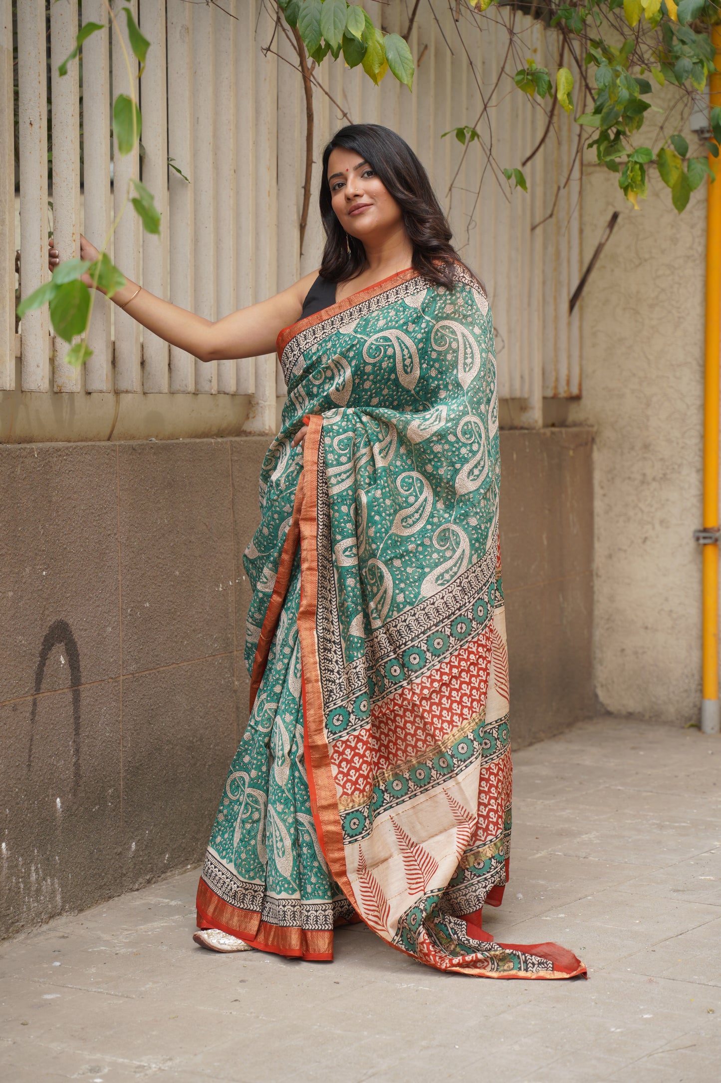 Hunter Green and Maroon Border Maheshwari Cotton Silk Saree