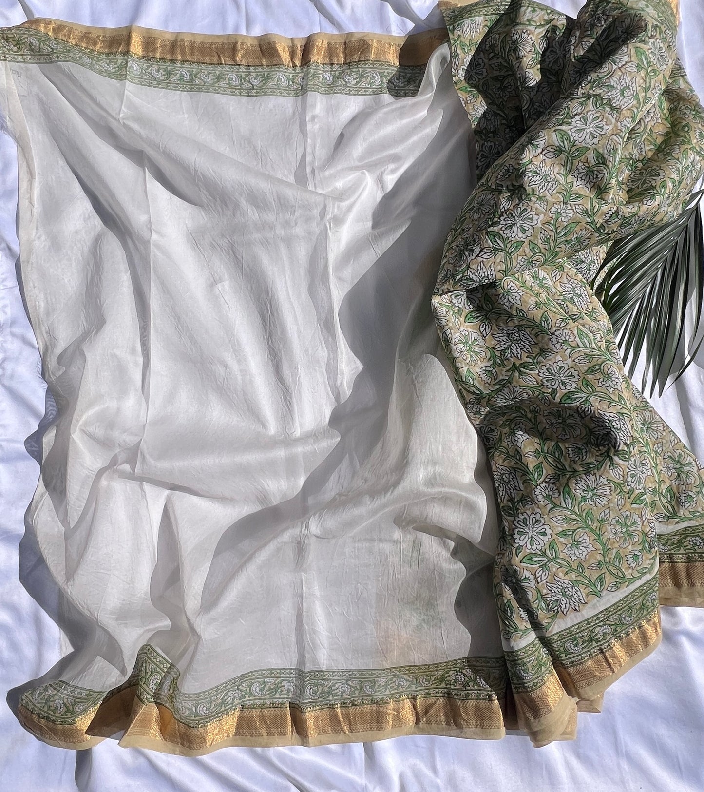 Off White Beige & Green Maheshwari Cotton Silk Saree